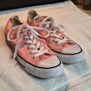 Converse Low-Top Canvas Sneakers in Coral Pink SB4
